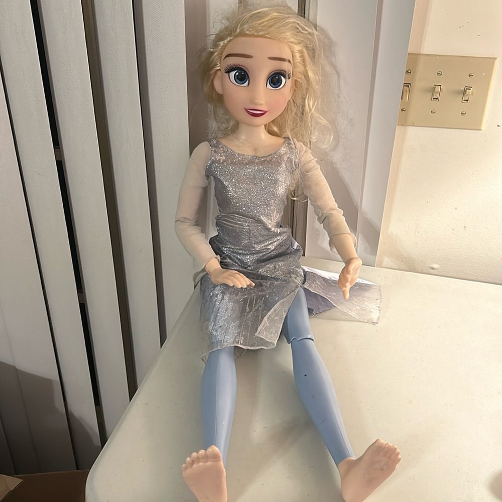 32 inch “My Size Elsa Doll” Play date Feature Elsa Doll from Disney’s Frozen 2